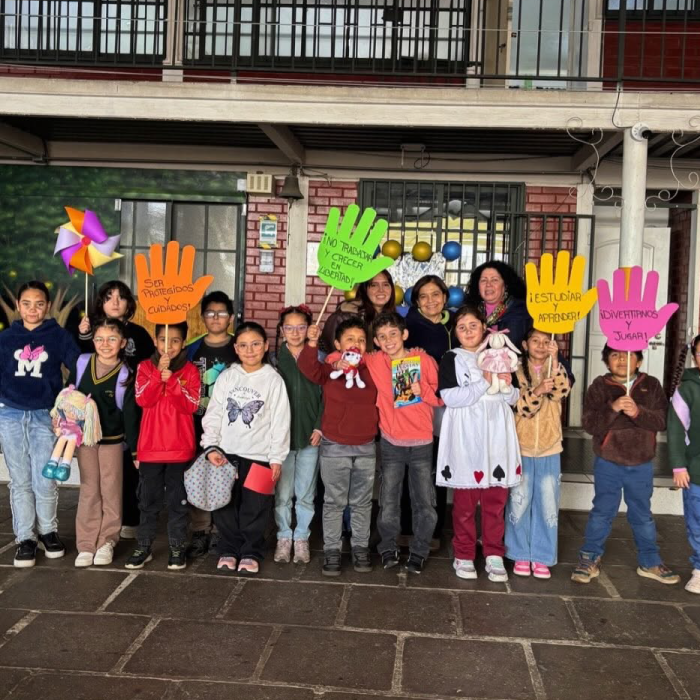 Estudiantes y miembros de la comunidad educativa del Colegio Brasilia